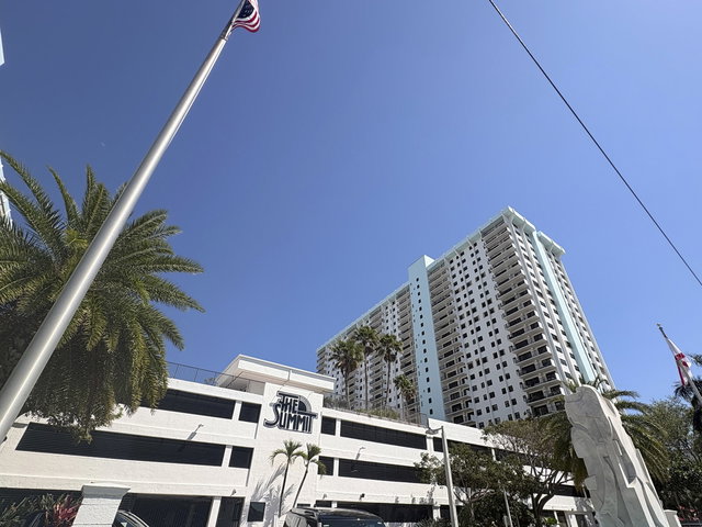 The Summit Condo photo 3